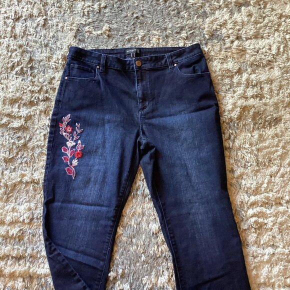 Susan Graver Jeans Dark Wash Floral Embroidered Blue Denim Boho Women’s Size 12 - Picture 2 of 8